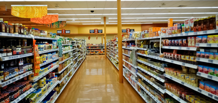 Интерьер продуктового супермаркета