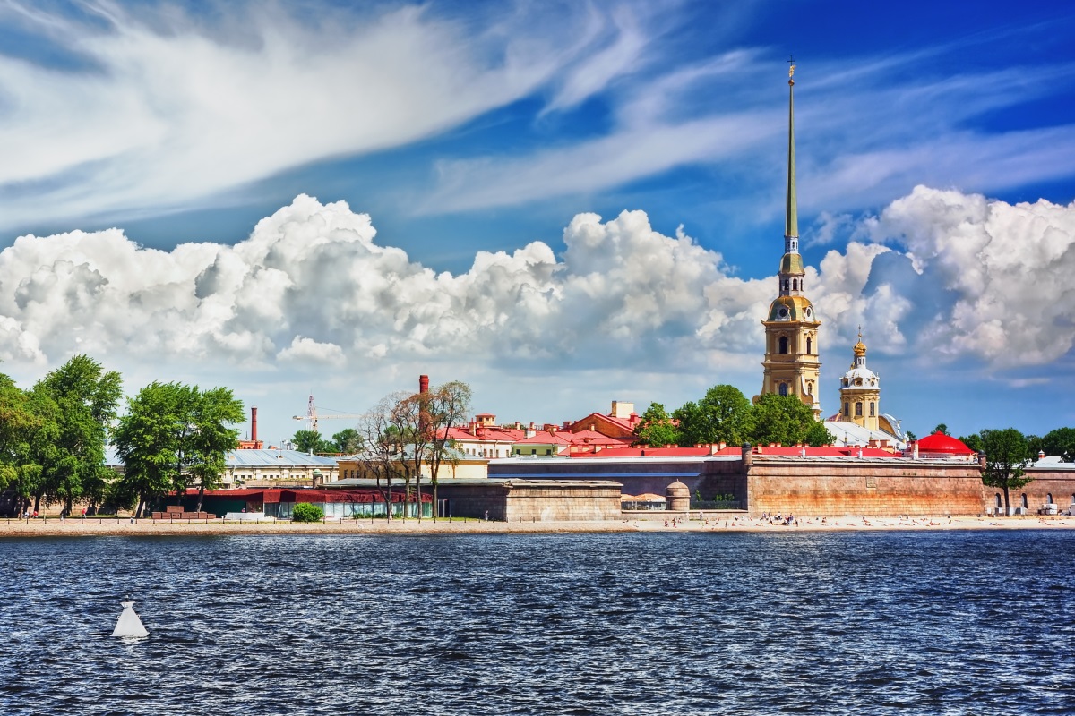 В Санкт-Петербурге ужесточат ограничения и вернут QR-коды