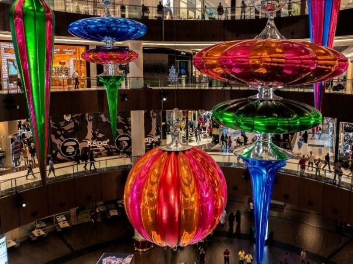 Крупнейший в мире новогодний шар установили в The Dubai Mall