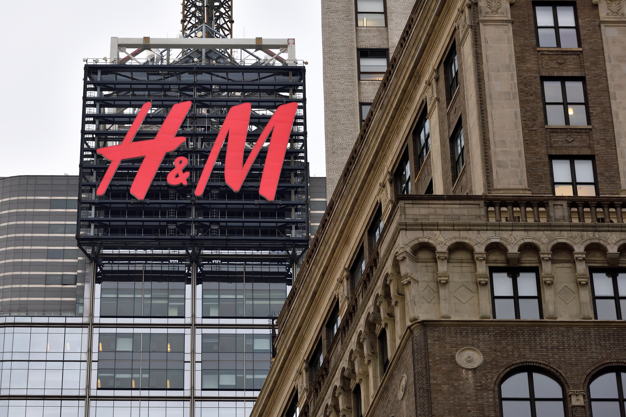 H&M открыл свой главный магазин в Амстердаме после реконструкции