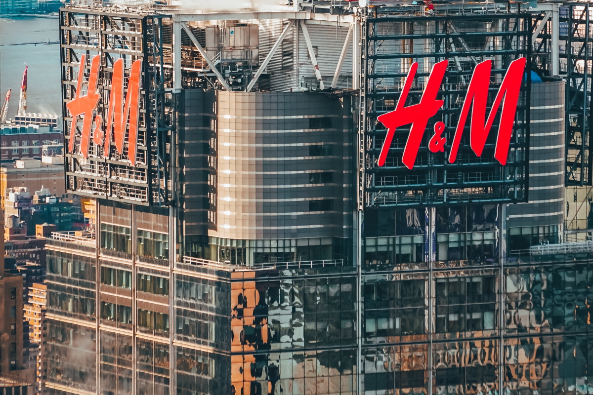 H&M начала поставлять в Россию новую коллекцию