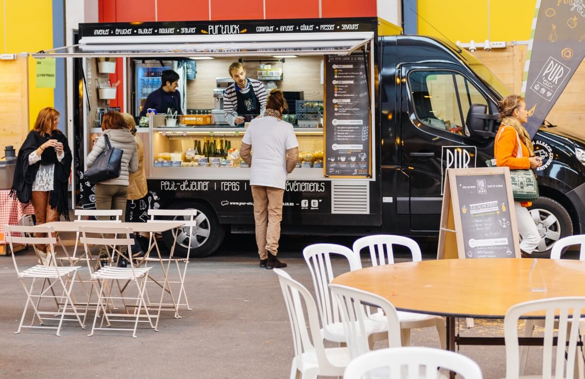 Фудтрак на улице - Depositphotos Фудтрак на улице - Depositphotos