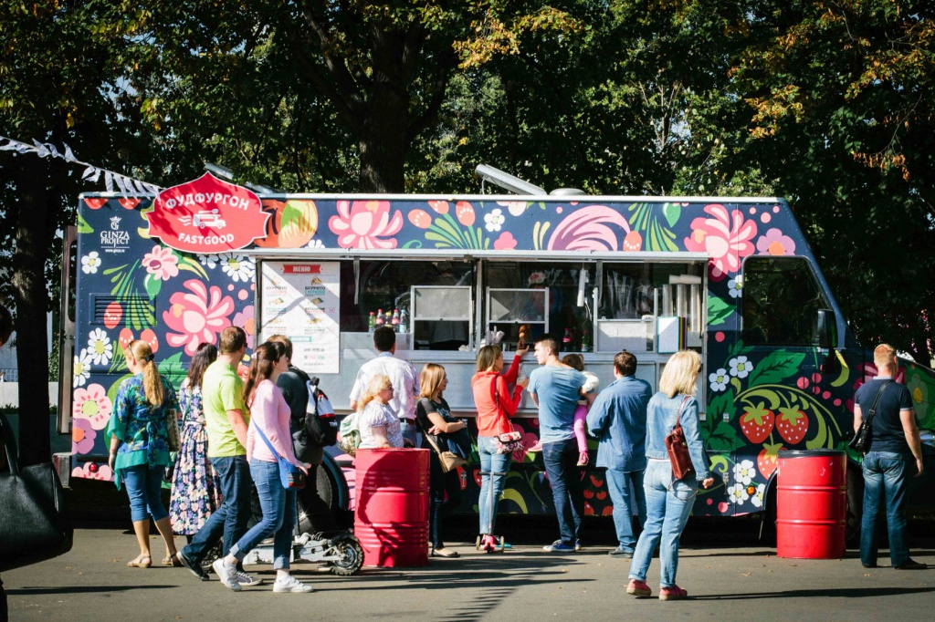 Фестиваль фудтраков в Москве.jpg