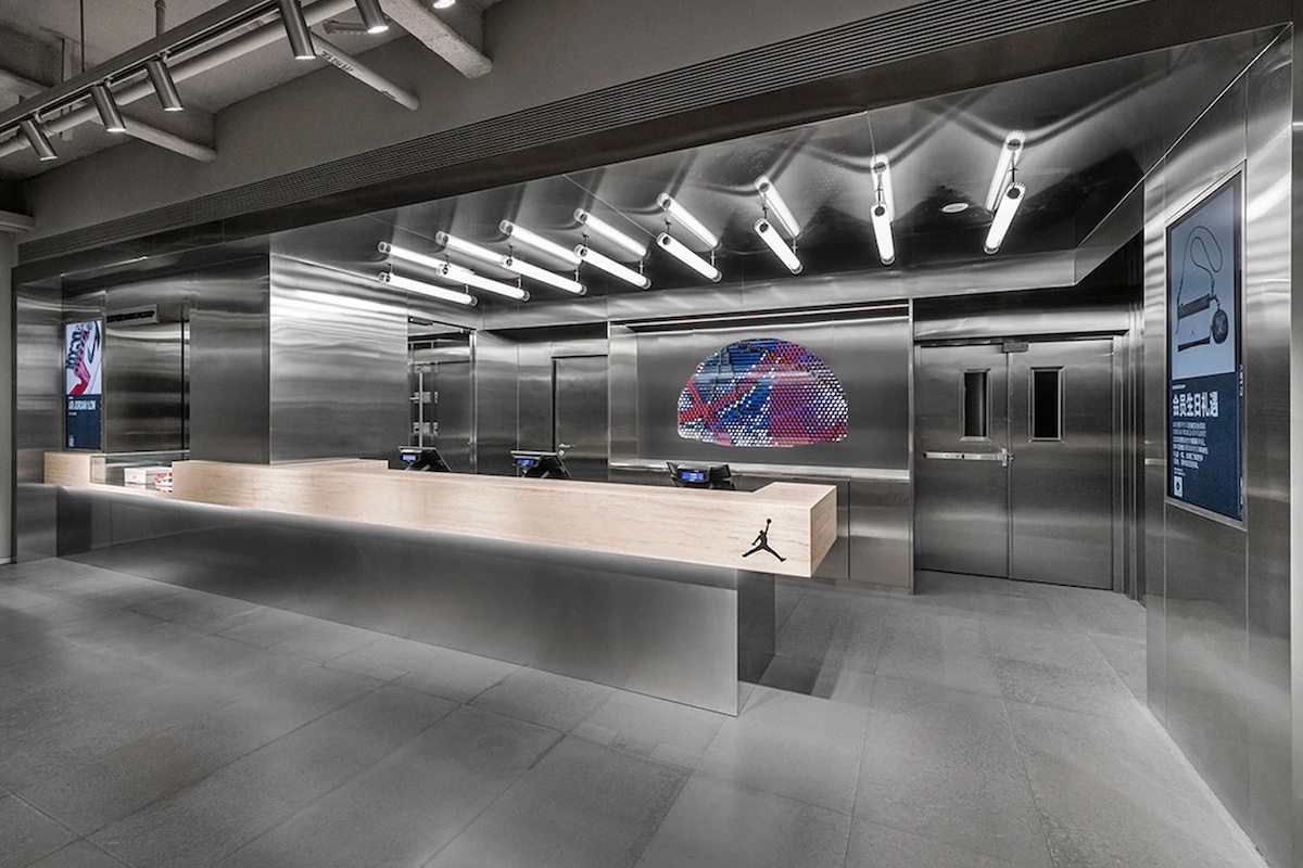 Копия https---hypebeast.com-image-2024-03-jordan-brand-world-of-flight-store-beijing-first-store-in-china-look-inside-007.jpg