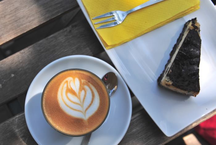 Кофе и пирожное.jpg