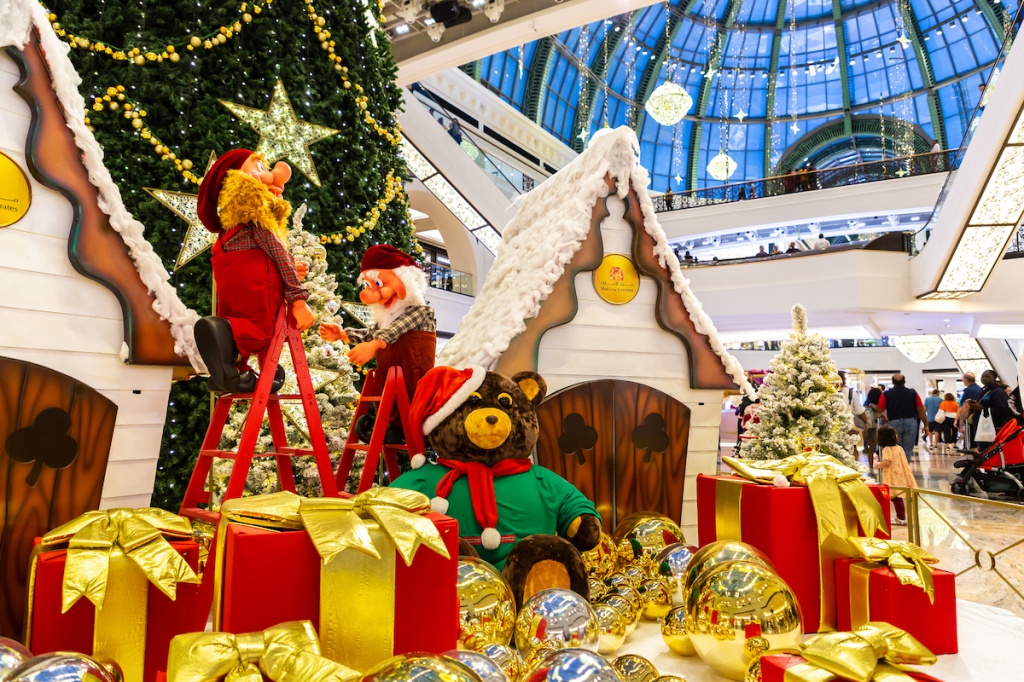 Новый год в торговой центре Mall of Emirates - Depositphotos