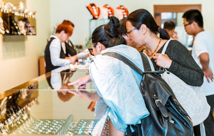 Первый магазин для туристов из Китая открывается в Санкт-Петербурге