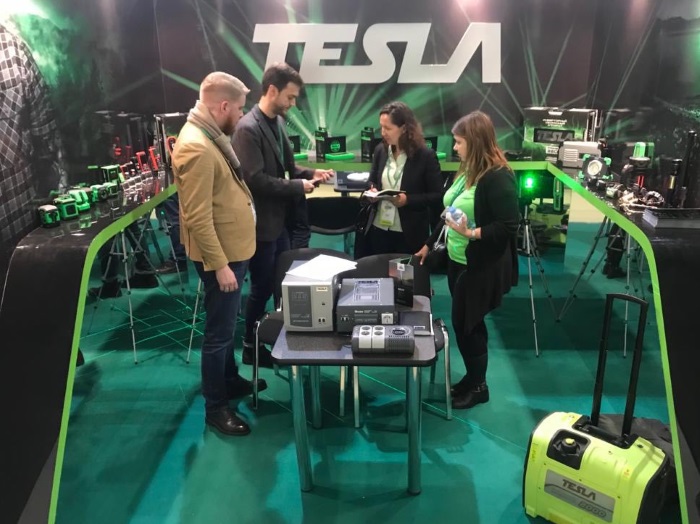 Tesla 220 Вольт.jpg