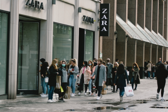 Очередь в Zara.jpg