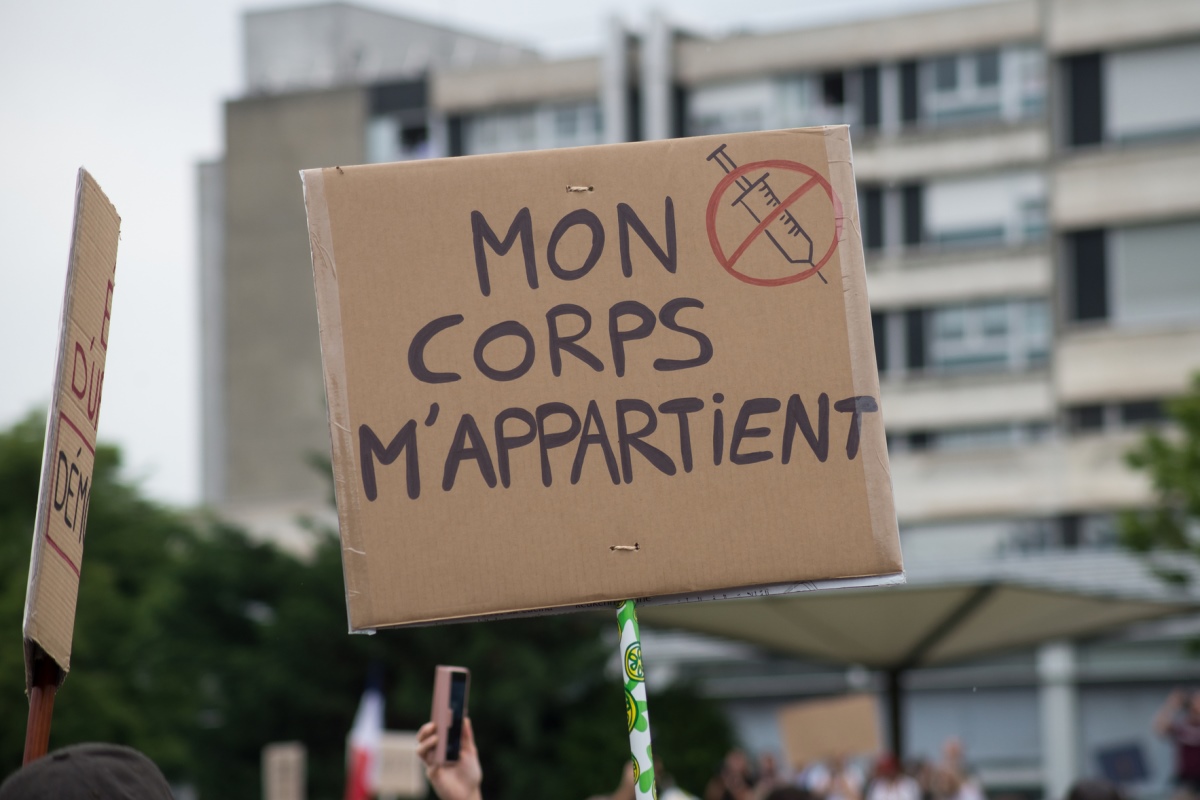 Протесты против вакцинации во Франции - Depositphotos