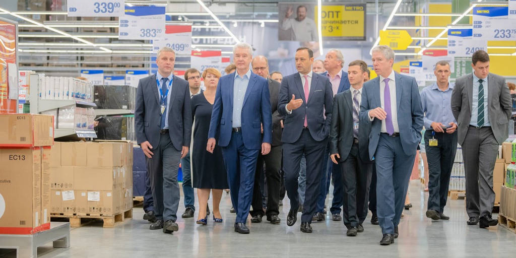 Сергей Собянин в Metro C&C.jpg