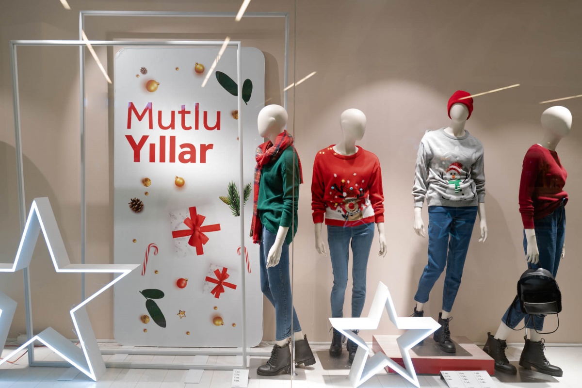 Манекены в торговом центре - Depositphotos Манекены в торговом центре - Depositphotos