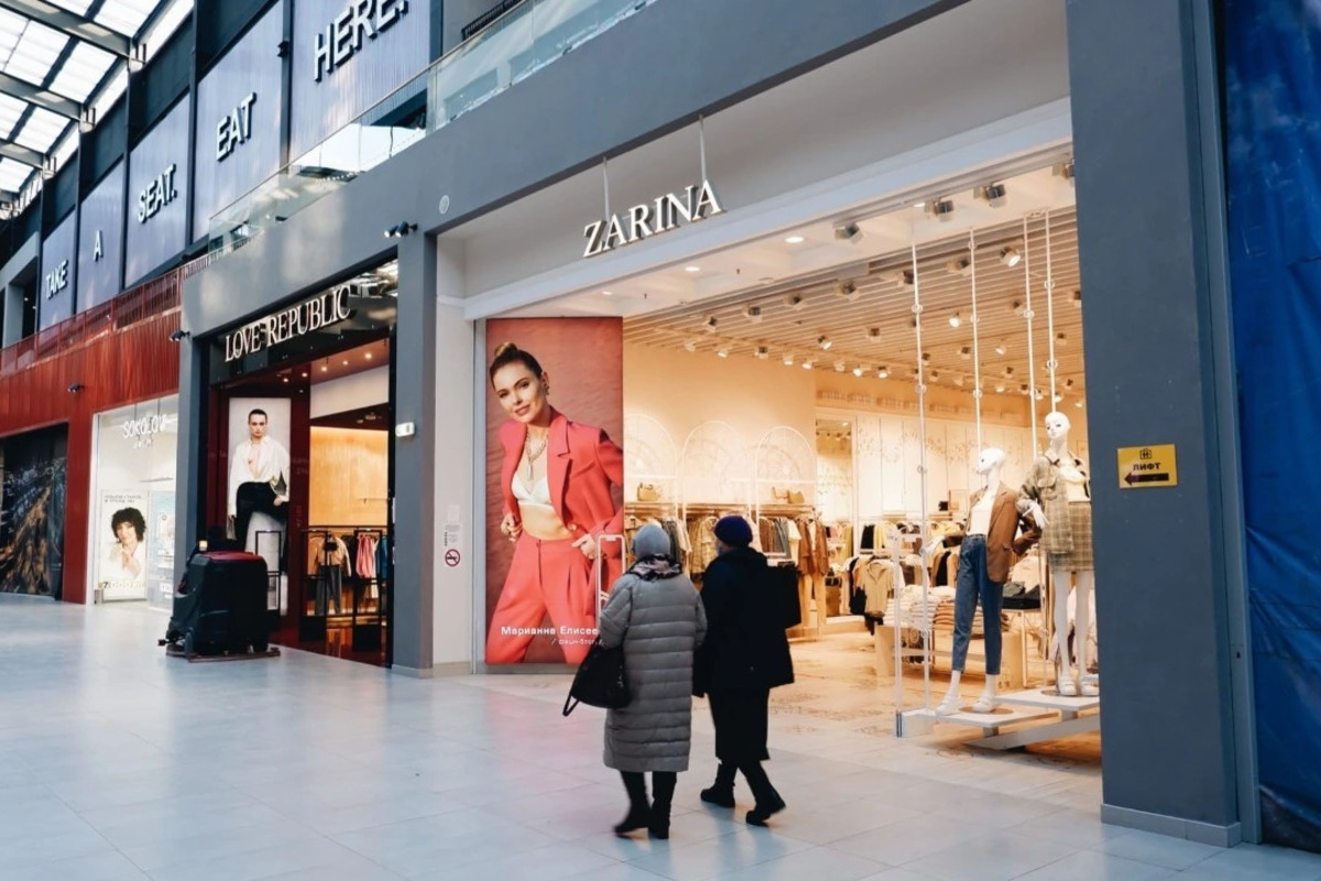 Бір қыз порно түсіру үшін жұмыс іздеп жүр.