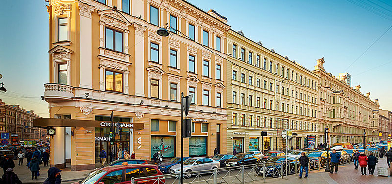Здание торгового комплекса «Невский центр» в Санкт-Петербурге 
