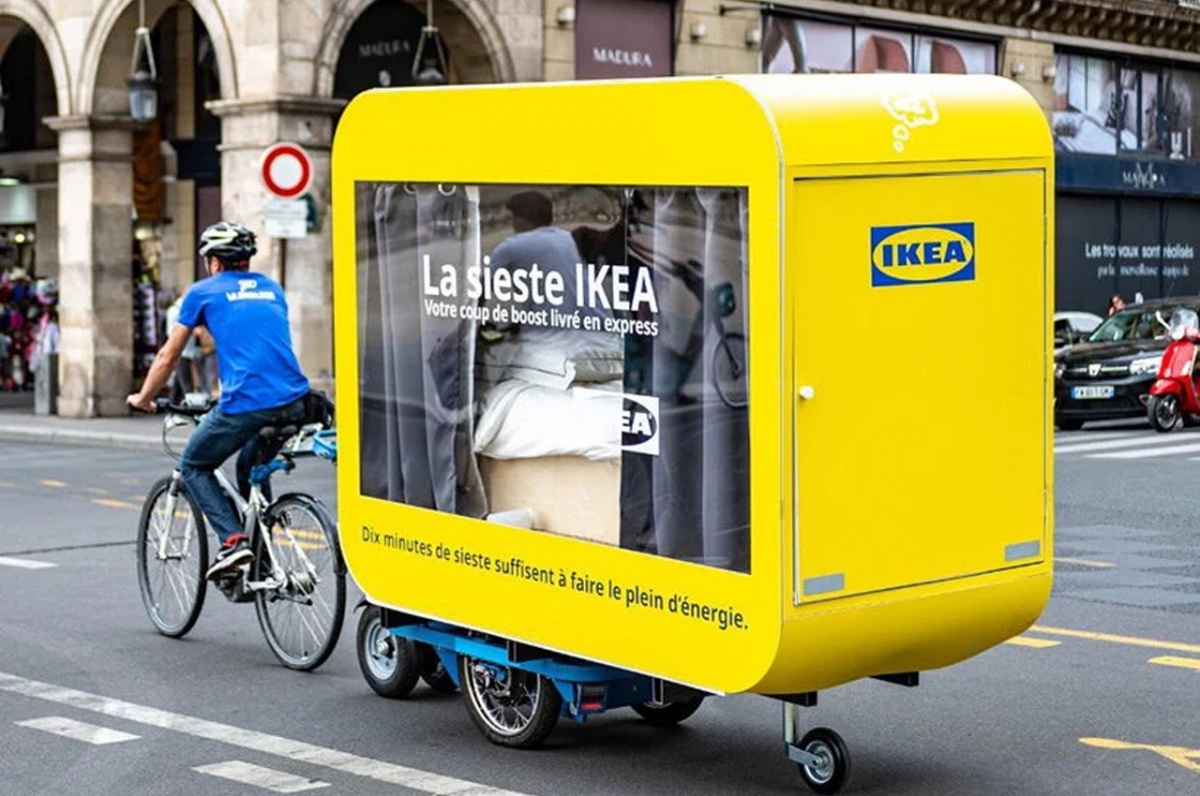 Капсула для сна IKEA на улицах Парижа 