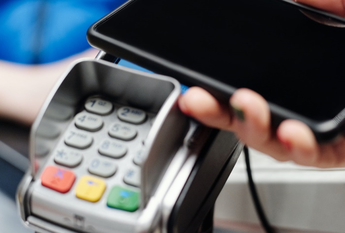 making-a-payment-with-a-smartphone-4199524.jpg