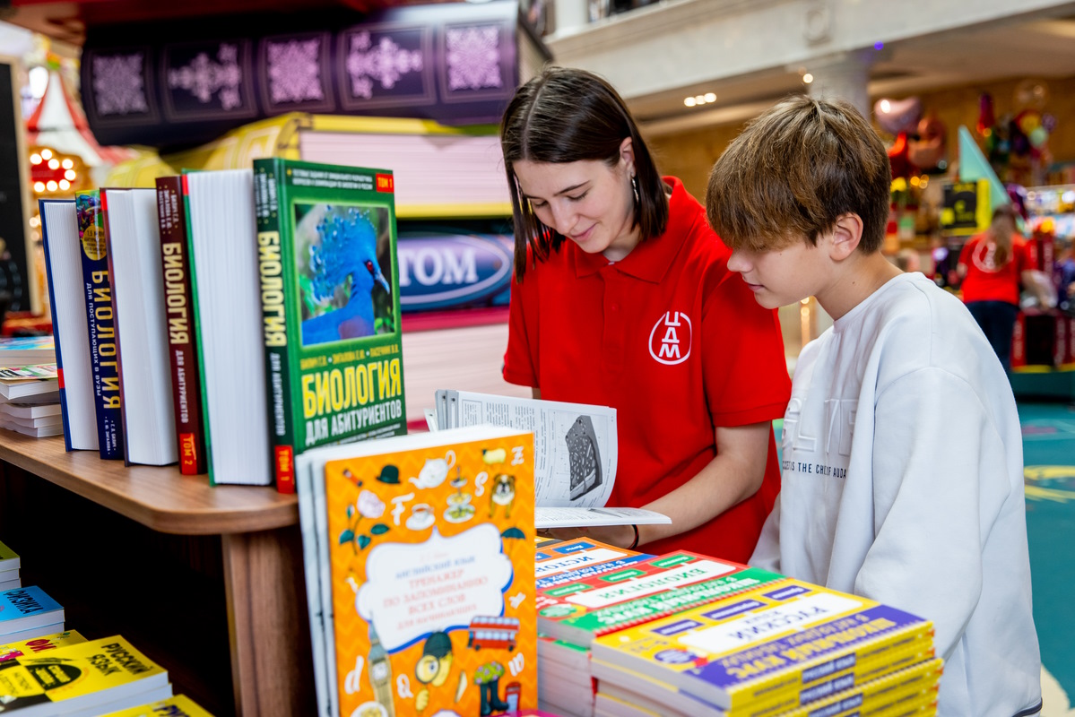 «Путешествие в страну знаний»: школьная ярмарка и фестиваль в ЦДМ на Лубянке «Путешествие в страну знаний»: школьная ярмарка и фестиваль в ЦДМ на Лубянке
