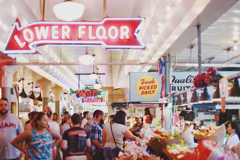 Рынок торговля Pike Place Market, Seattle, USA -unsplash