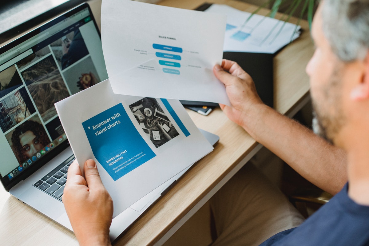 Работа за ноутбуком - PExels 