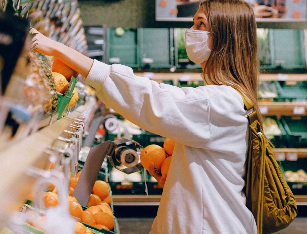 Покупатель в маске.jpg