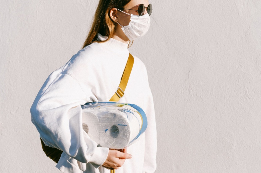 Девушка в маске - Pexels.jpg Девушка в маске - Pexels.jpg