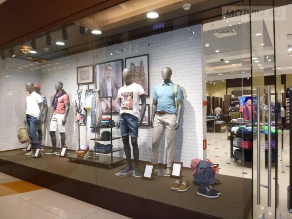 В «Метрополисе» открылся салон Henderson