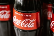Coca-Cola не спешит уходить из России