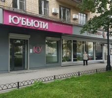 Stree Retail на Кутузовском проспекте напротив салона Lamborghini